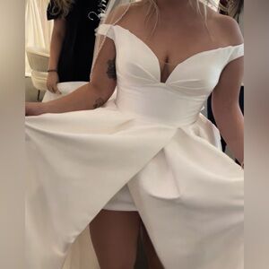 Elegant Ivory Wedding Gown – Brand New, Never Worn ✨